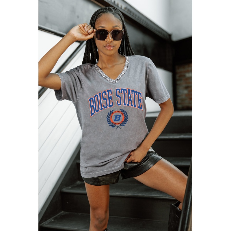 BOISE STATE BRONCOS ICONIC EDGE RHINESTONE TRIM V-NECK TEE